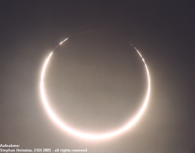 Sonnenfinsternis mit Chromosph&auml;renbogen