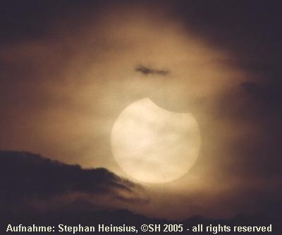 Sonnenfinsternis und Wolken
