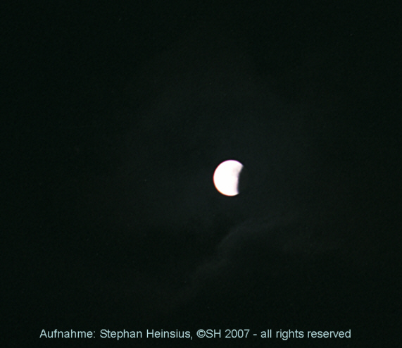 Mondfinsternis und Wolken
