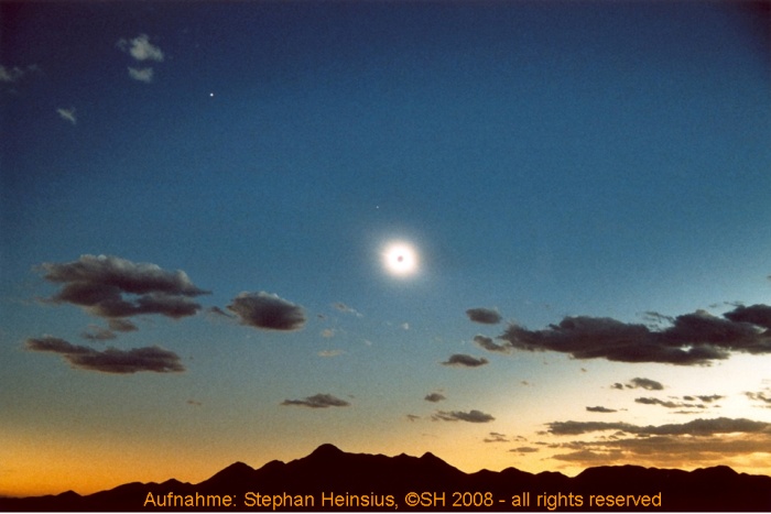 Totale Sonnenfinsternis &uuml;ber der W&uuml;ste Gobi