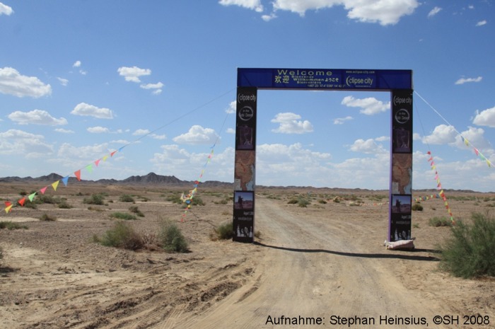 Tor zum Eclipse City Camp