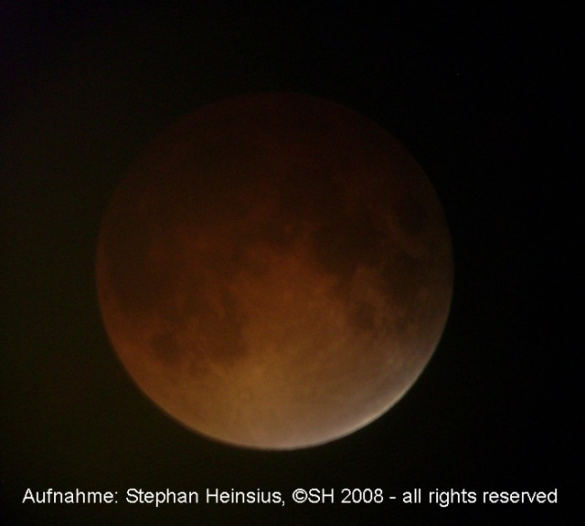 Mond beim vollst&auml;ndigen Eintritt in den Kernschatten